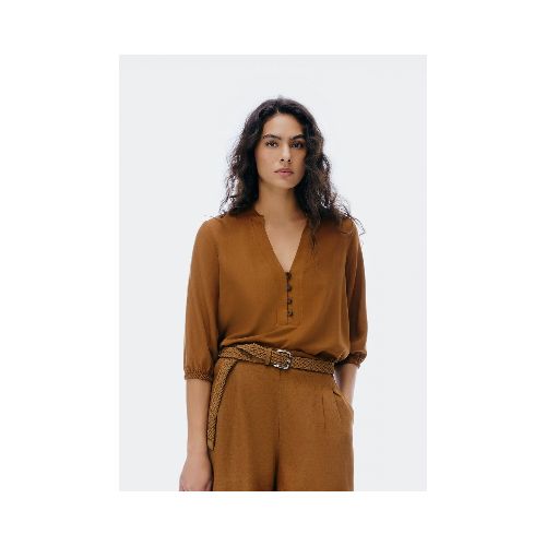 BLUSA FEMENINA ESCOTE V CON BOTONES - MARRÓN — Hering