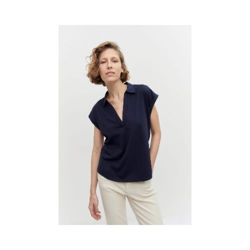 Remera escote en V con cuello camisero - azul marino