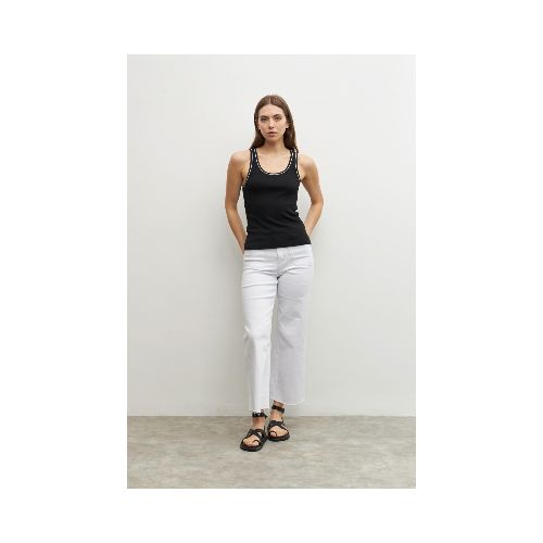 Musculosa con vivos en contraste - negro