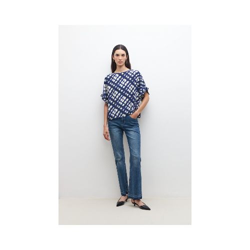 Blusa estampada con volados - azul marino