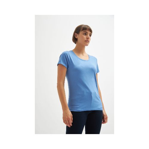 Remera escote U - azul claro