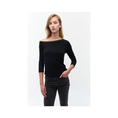 Remera escote bote con hilo metalizado - negro