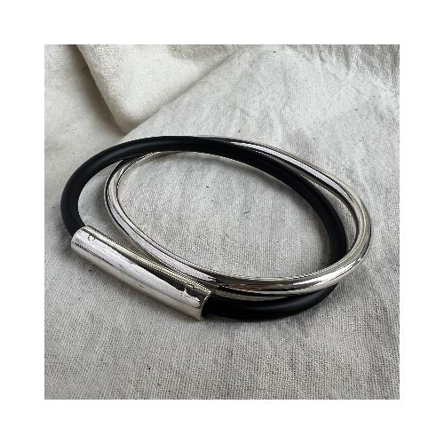 Pulsera doble de plata y caucho - Cindy Kleist