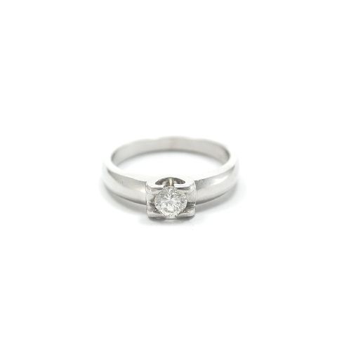 Anillo En Oro Blanco 18K Con Brillante Solitario — Facello Joyeros