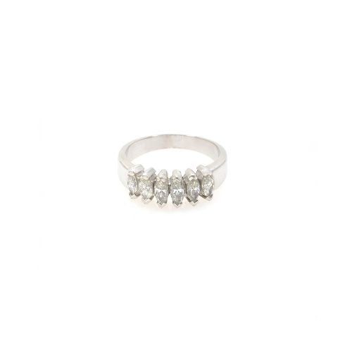 Anillo En Oro 18 K Blanco Con Brillantes Navettes — Facello Joyeros