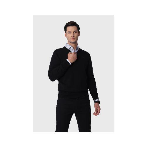 Sweater Arrow Cuello en V - NEGRO — ALTOCONCEPTO