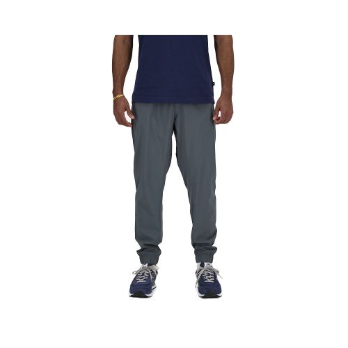 Pantalón New Balance Sport Essentials Woven Jogger - Gris — Fitpoint