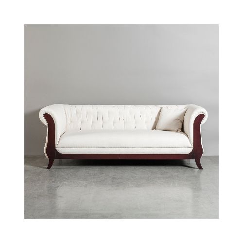 Sillón Chesterfield tres cuerpos con madera — Lo de Carmela