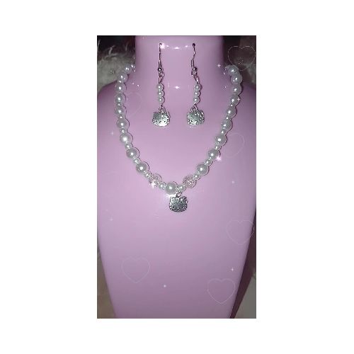 Collar de perlas hello kitty  